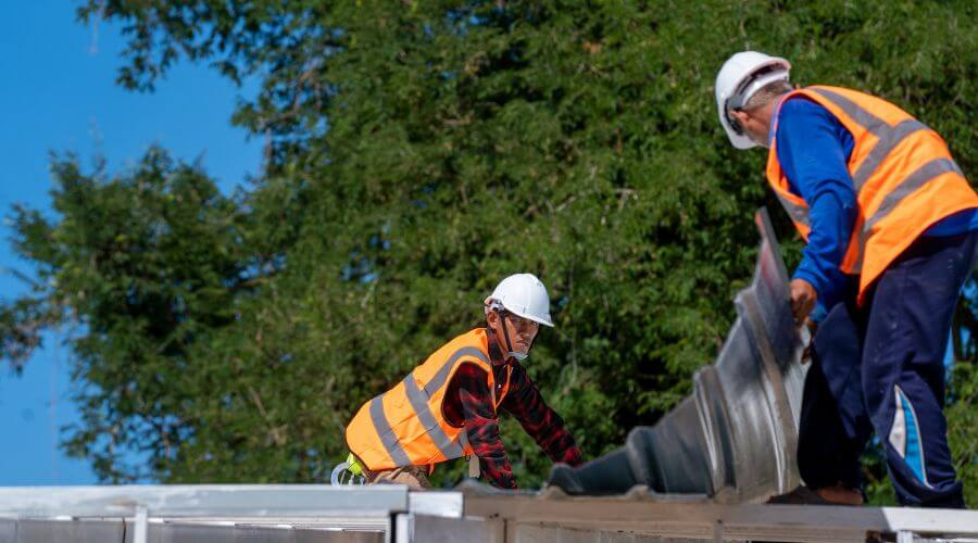 Professional gutter cleaning in Parsons, TN